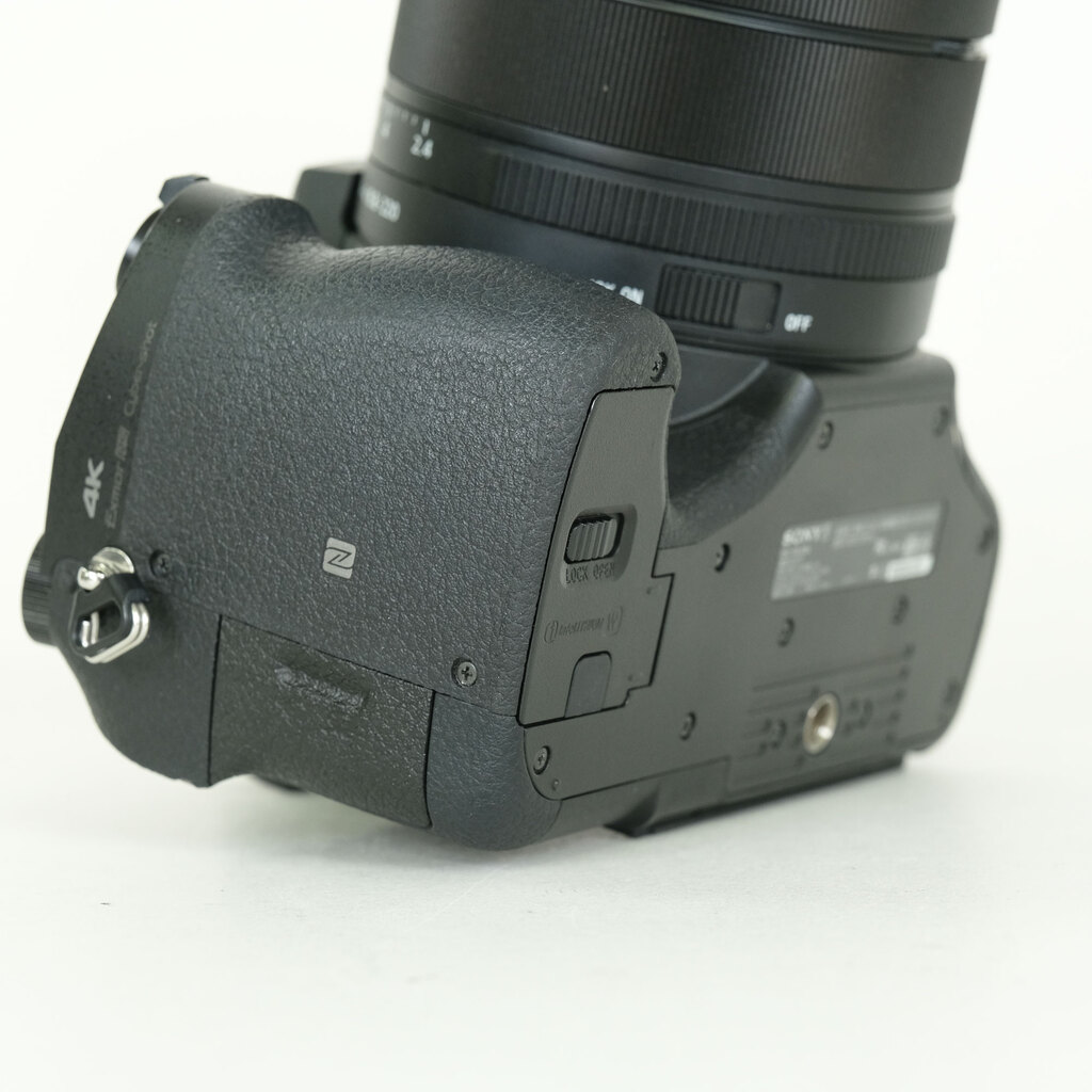 SONY Cyber-shot DSC-RX10M4