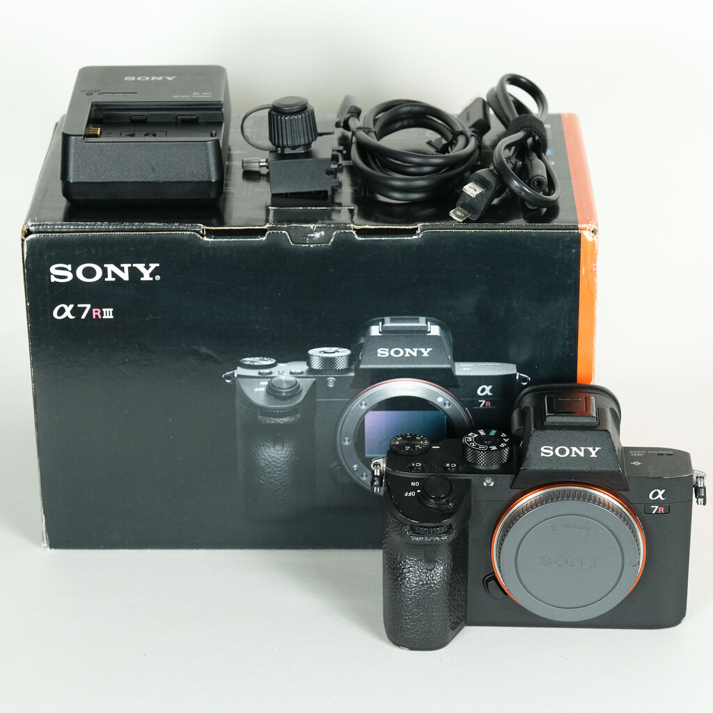 SONY α7R III(ILCE-7RM3) SONY α7R III(ILCE-7RM3)