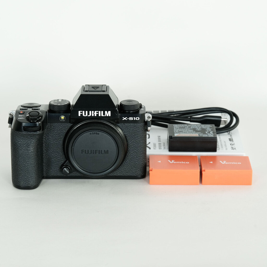 FUJIFILM X-S10
