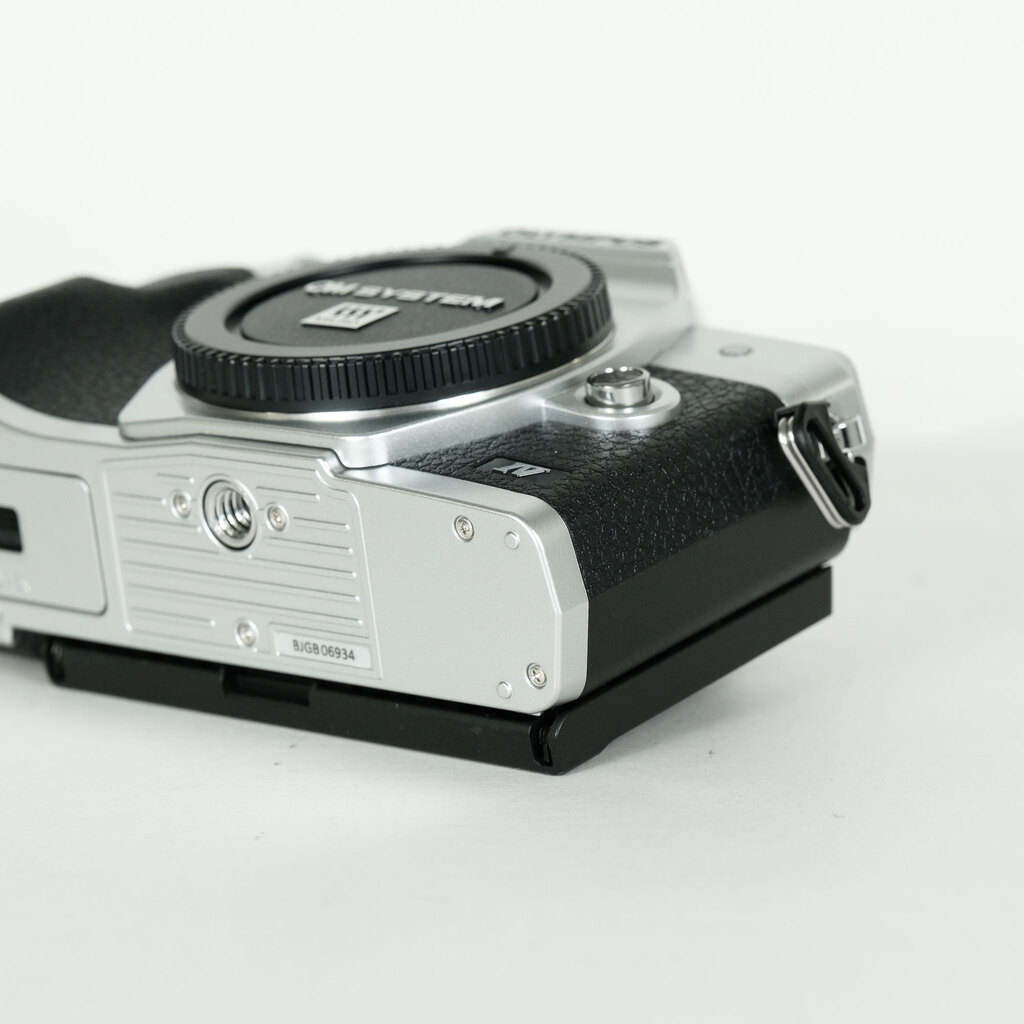 OLYMPUS OM-D E-M10 Mark IV