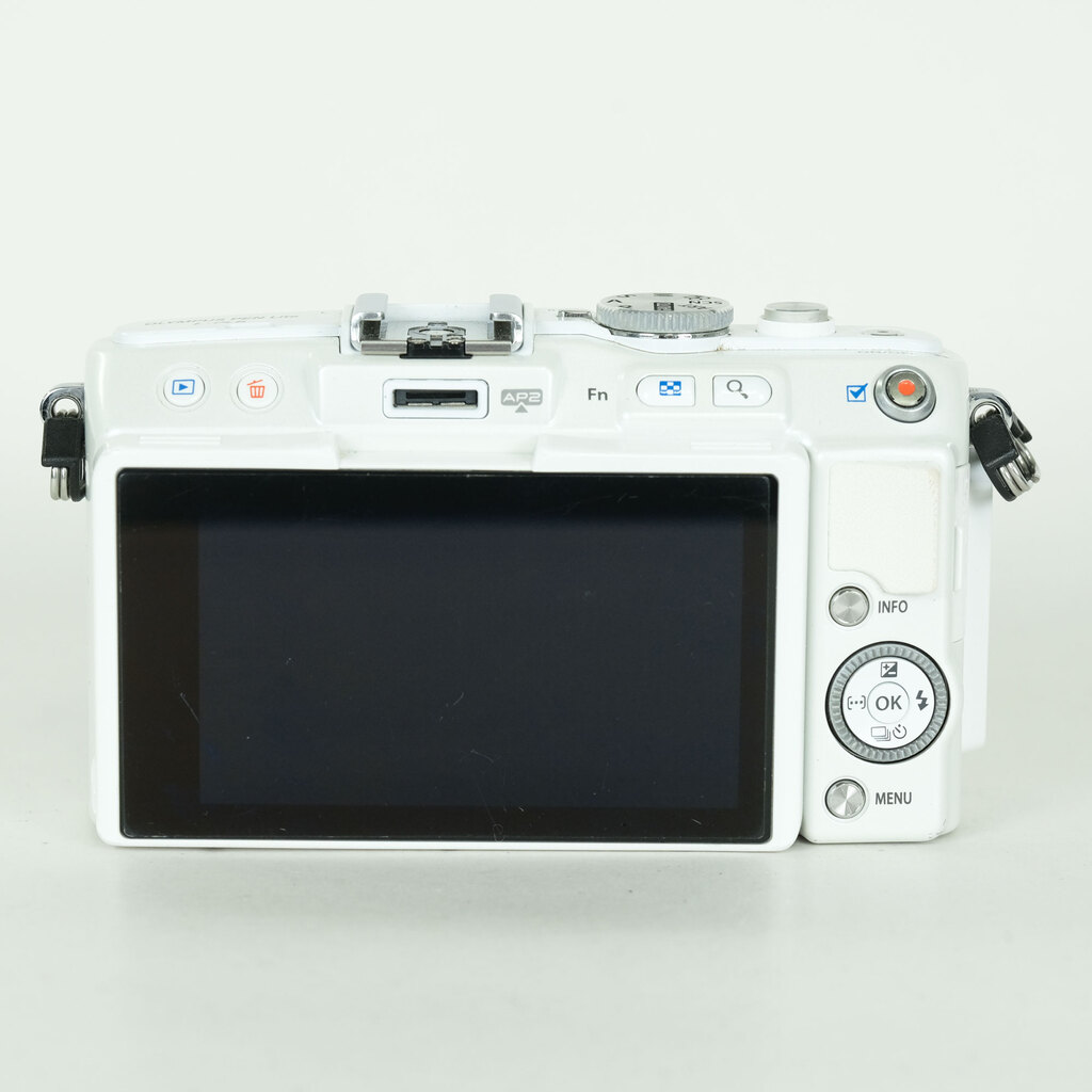 OLYMPUS PEN Lite E-PL6 ボディ ホワイト OLYMPUS PEN Lite E-PL6 ボディ ホワイト