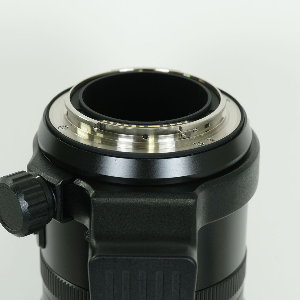 FUJIFILM GF100-200mmF5.6 R LM OIS WR FUJIFILM GF100-200mmF5.6 R LM OIS WR