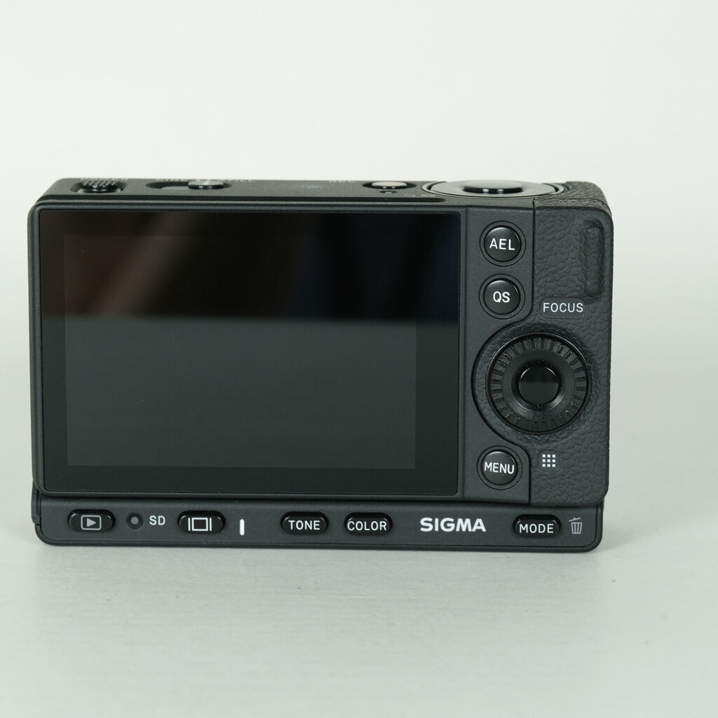 SIGMA fp [�{�f�B]