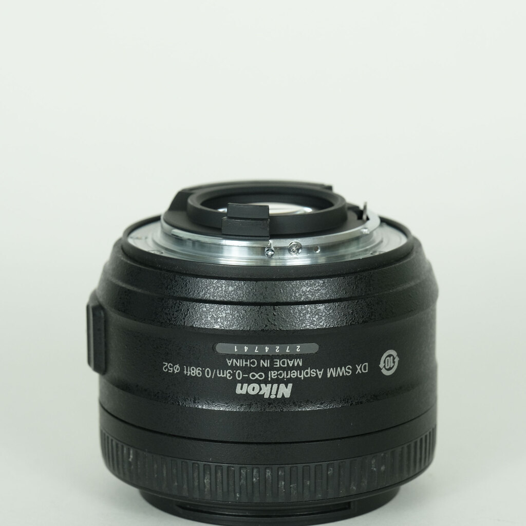Nikon AF-S DX NIKKOR 35mm f/1.8G Nikon AF-S DX NIKKOR 35mm f/1.8G