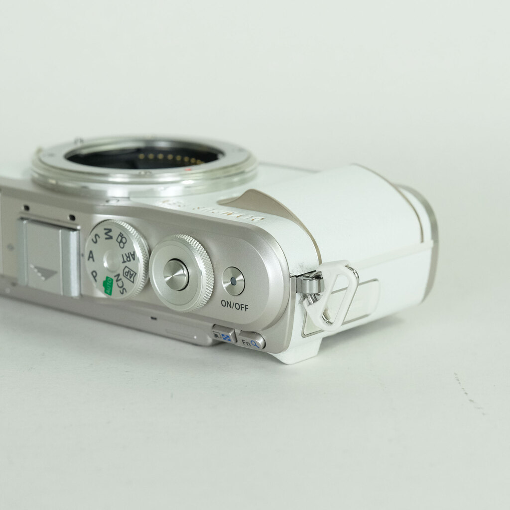 OLYMPUS PEN E-PL10