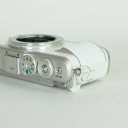 OLYMPUS PEN E-PL10