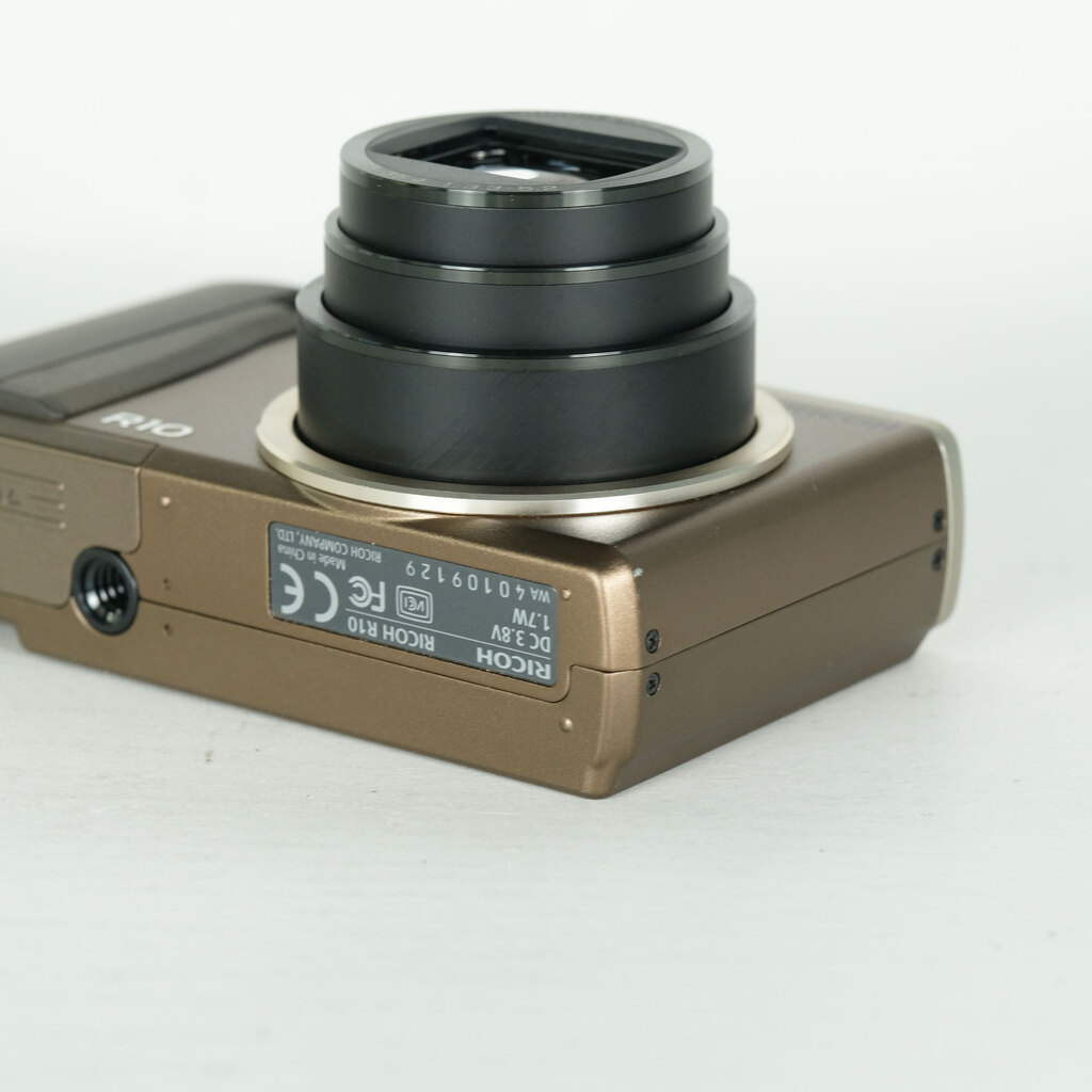 RICOH R10 ブラウン R10 ブラウンの出品 | ONE SCENE（ワンシーン）