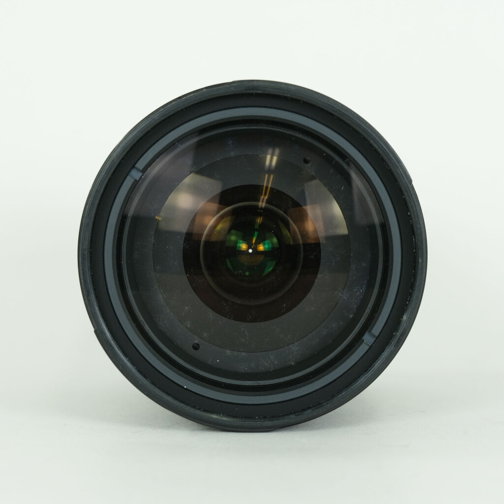 Nikon AF-S DX VR Zoom-Nikkor 18-200mm F3.5-5.6G IF-ED Nikon AF-S DX VR Zoom-Nikkor 18-200mm F3.5-5.6G IF-ED