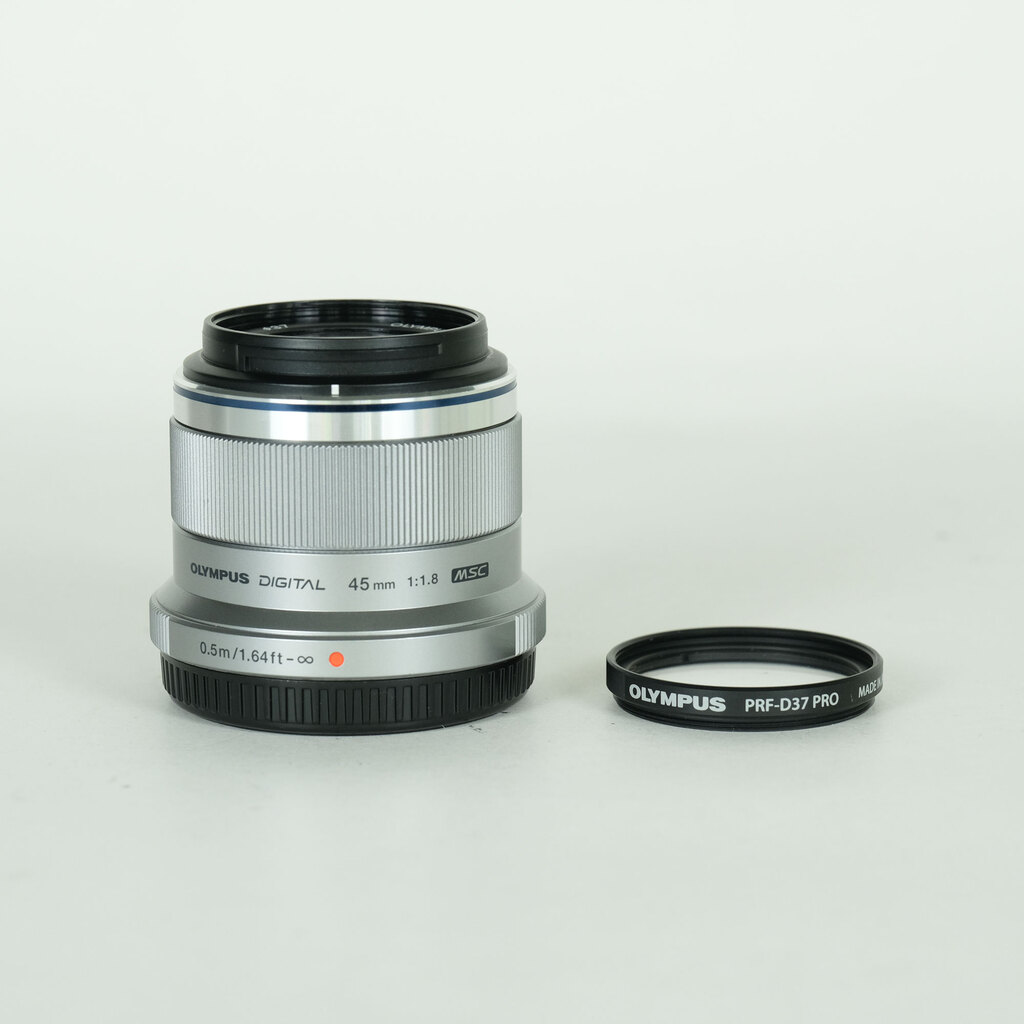 OLYMPUS M.ZUIKO DIGITAL 45mm F1.8 [�V���o�[]