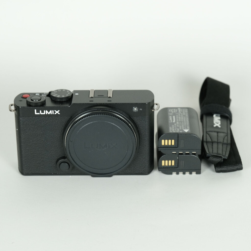 Panasonic LUMIX DC-S9 Panasonic LUMIX DC-S9