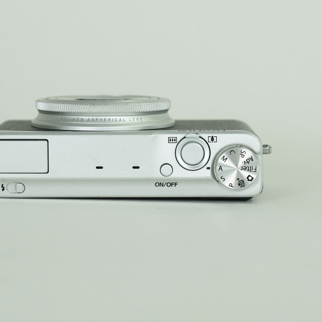 FUJIFILM XQ2 シルバー FUJIFILM XQ2 シルバー