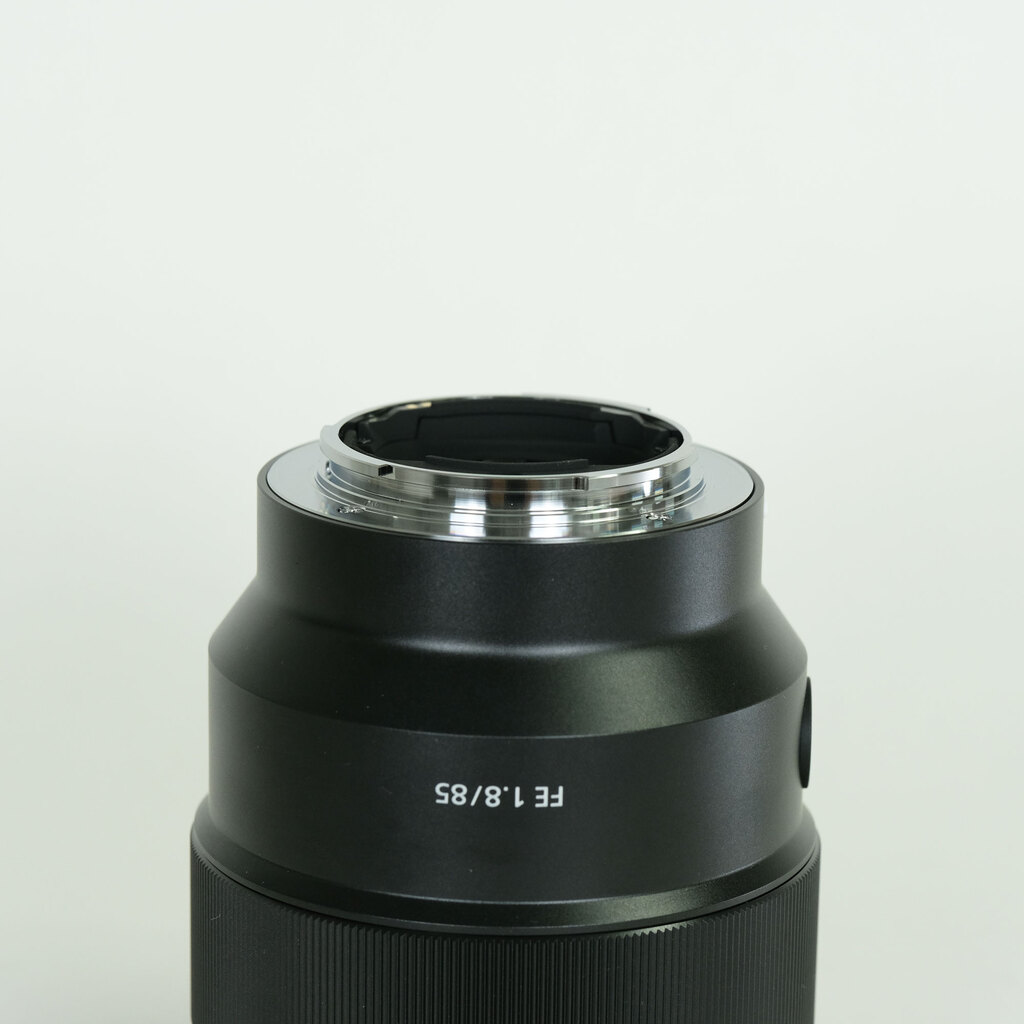 SONY FE 85mm F1.8 SEL85F18 SONY FE 85mm F1.8 SEL85F18