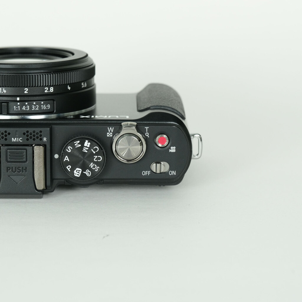Panasonic LUMIX DMC-LX7-K ブラックの出品 | ONE SCENE（ワンシーン）