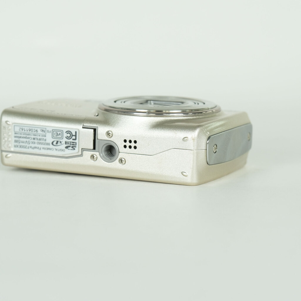 FUJIFILM FinePix F200EXR　シルバー