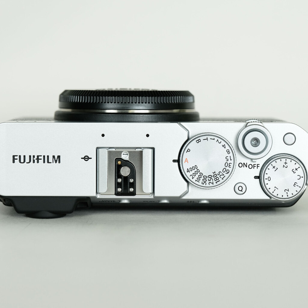 FUJIFILM X-E4