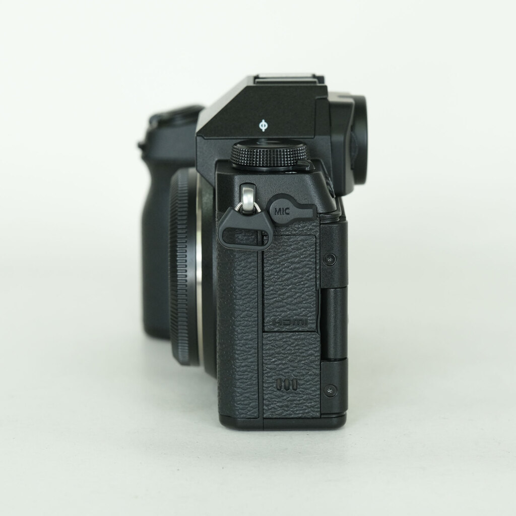 FUJIFILM X-S20