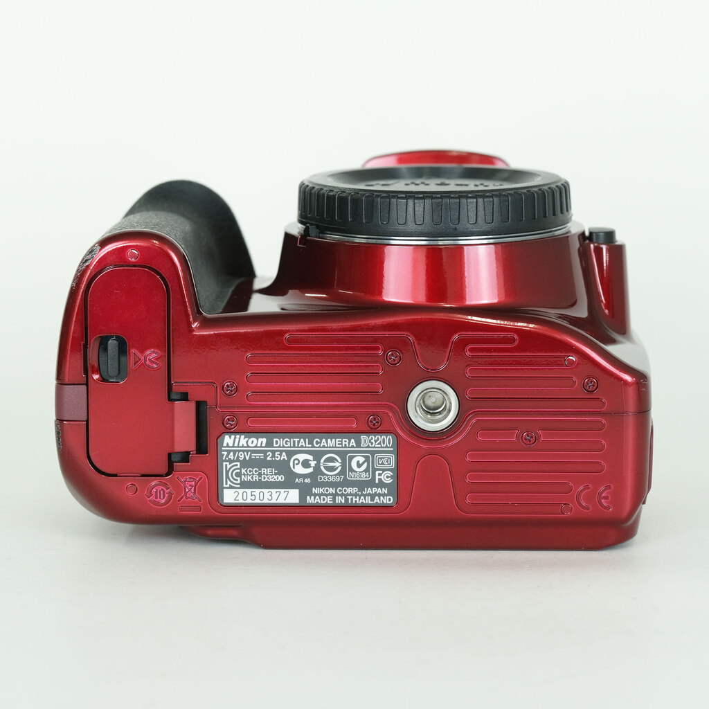 Nikon D3200ボディ レッド