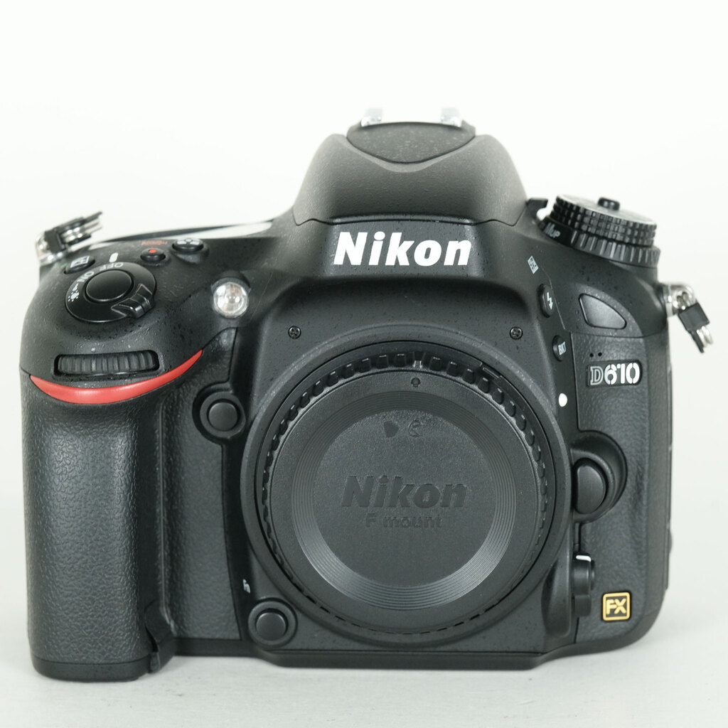 Nikon D610 [�{�f�B]