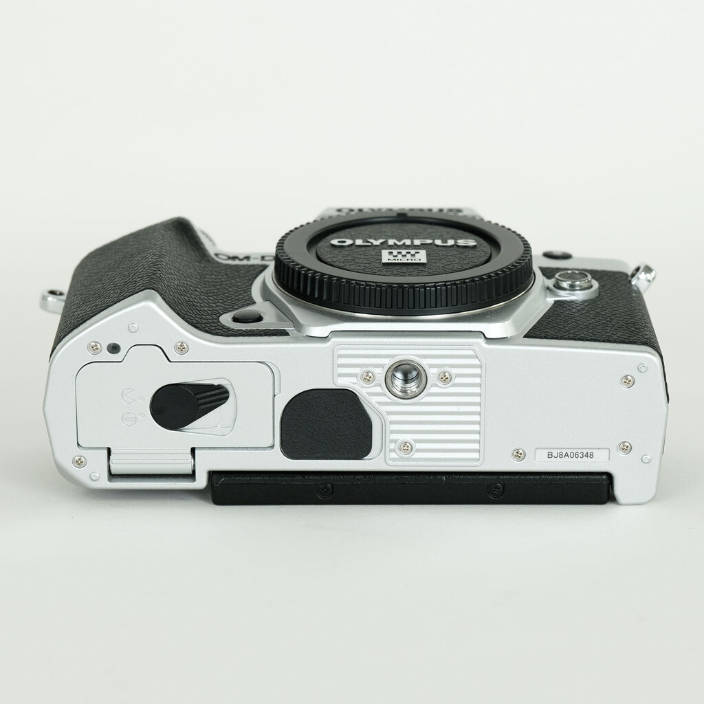 OLYMPUS OM-D E-M5 Mark III