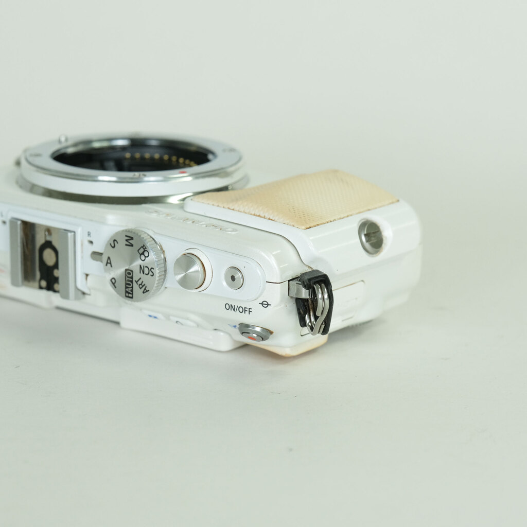 OLYMPUS PEN Lite E-PL6 ボディ ホワイト
