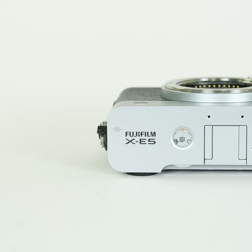 FUJIFILM X-E5
