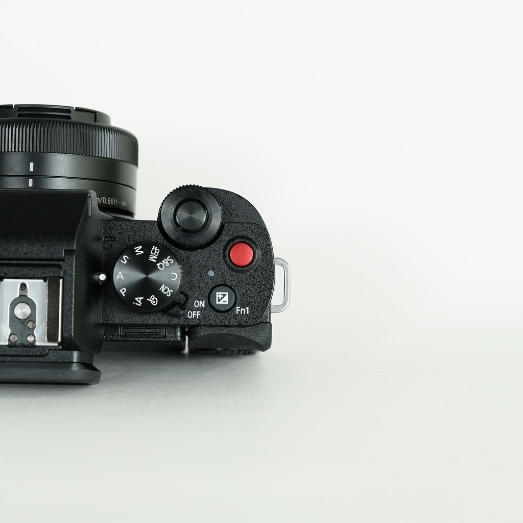 Panasonic LUMIX DC-G100V 標準ズームレンズ ＋ トライポッドグリップキット