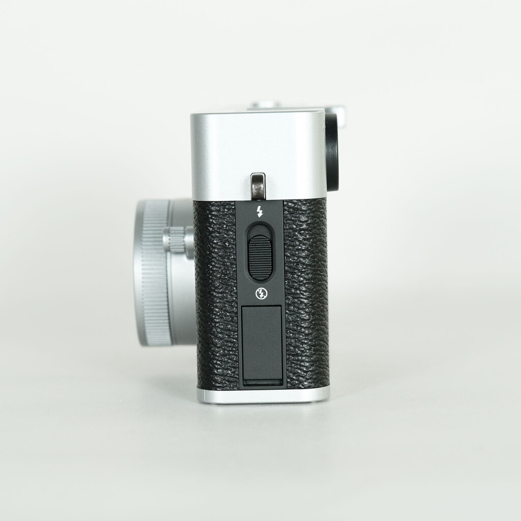 FUJIFILM X half X-HF1