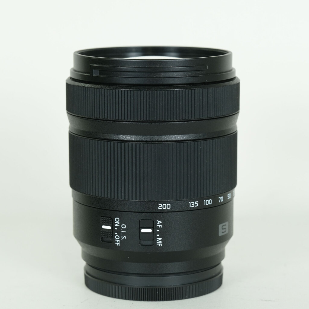 Panasonic LUMIX S 28-200mm F4-7.1 MACRO O.I.S. Panasonic LUMIX S 28-200mm F4-7.1 MACRO O.I.S.