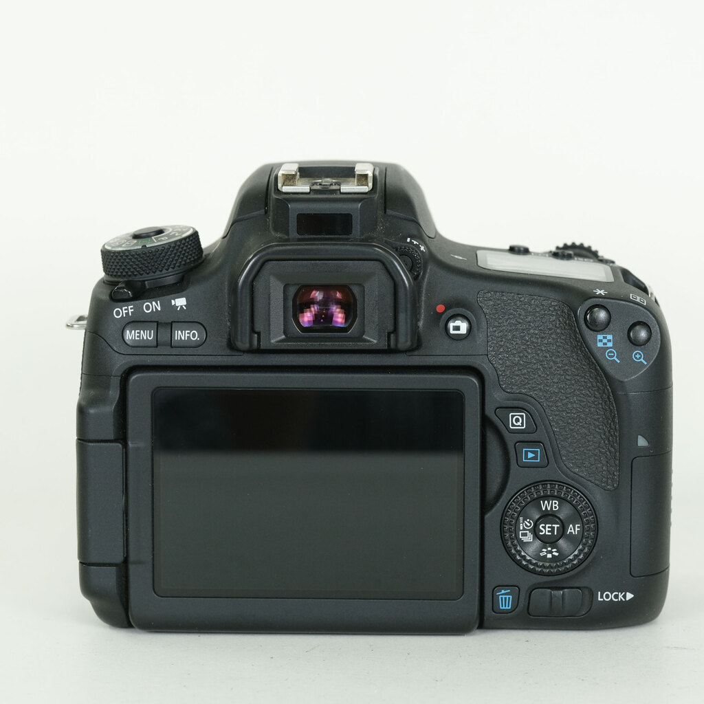 Canon EOS 8000D