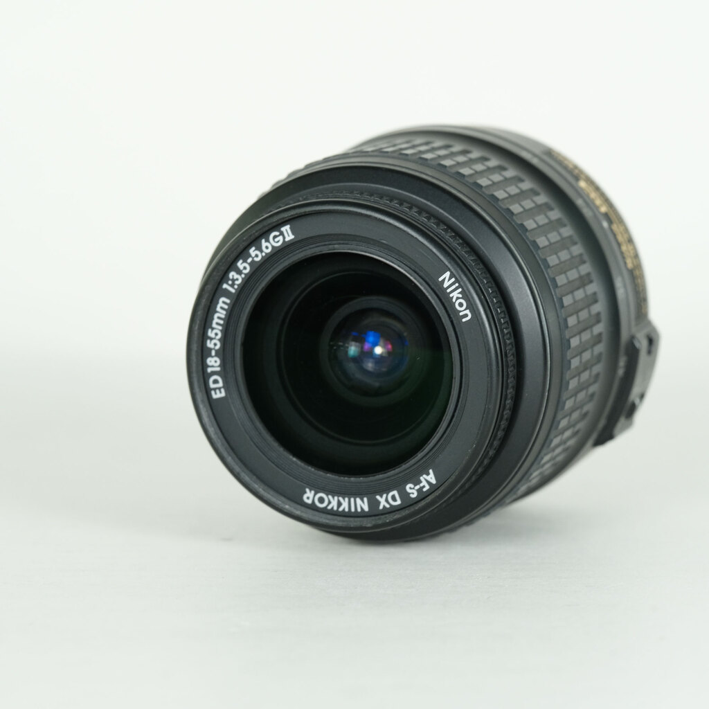 Nikon AF-S DX Zoom-Nikkor 18-55mm F3.5-5.6G ED II ブラックの出品