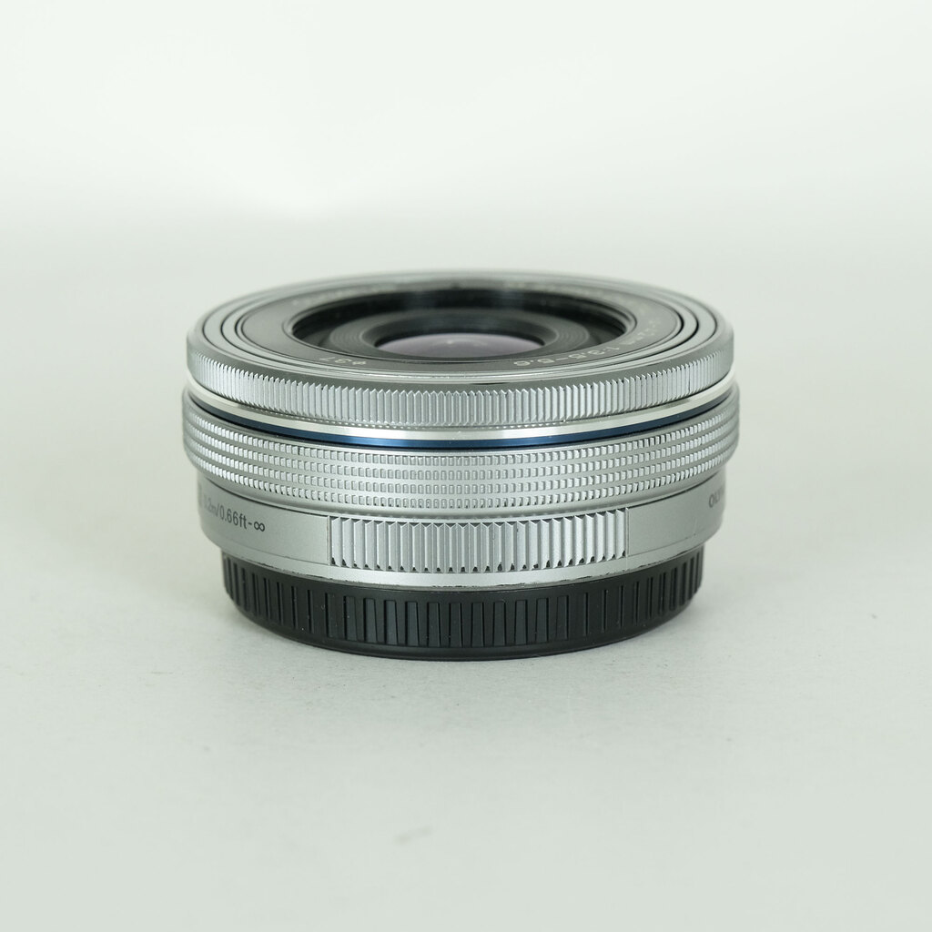 OLYMPUS M.ZUIKO DIGITAL ED 14-42mm F3.5-5.6 EZ シルバー