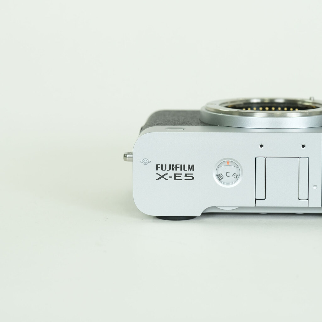 FUJIFILM X-E5