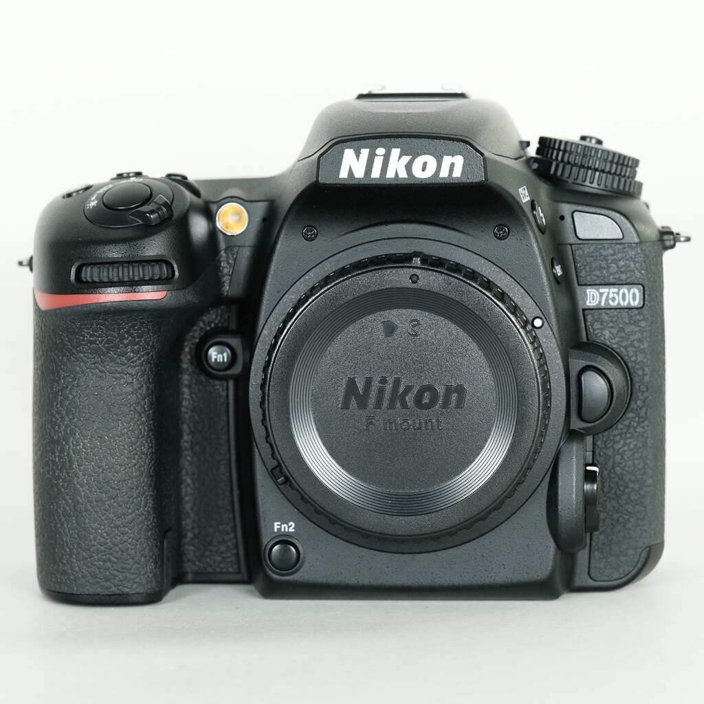 Nikon D7500