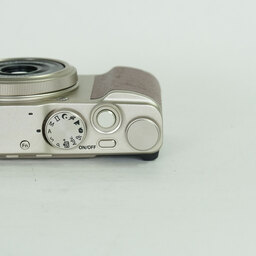 FUJIFILM XF10 シャンパンゴールド