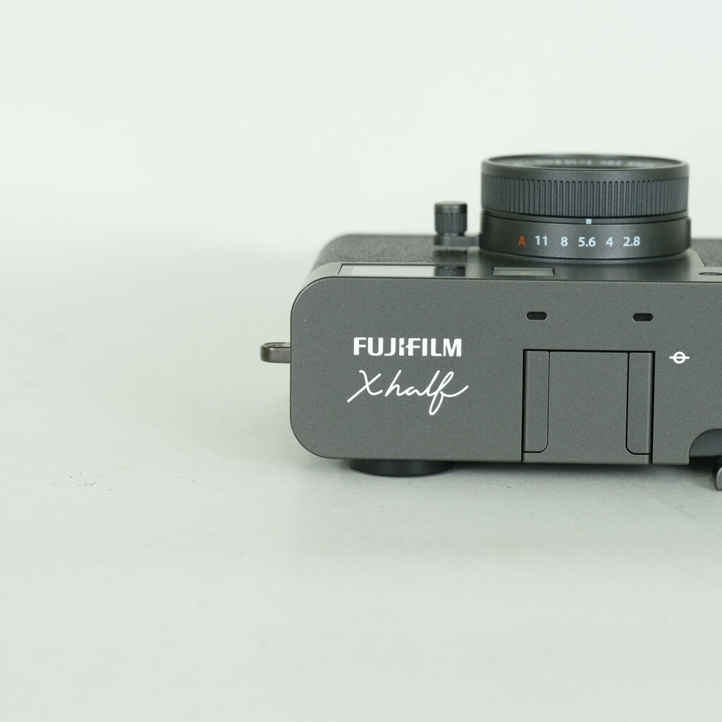 FUJIFILM X half X-HF1