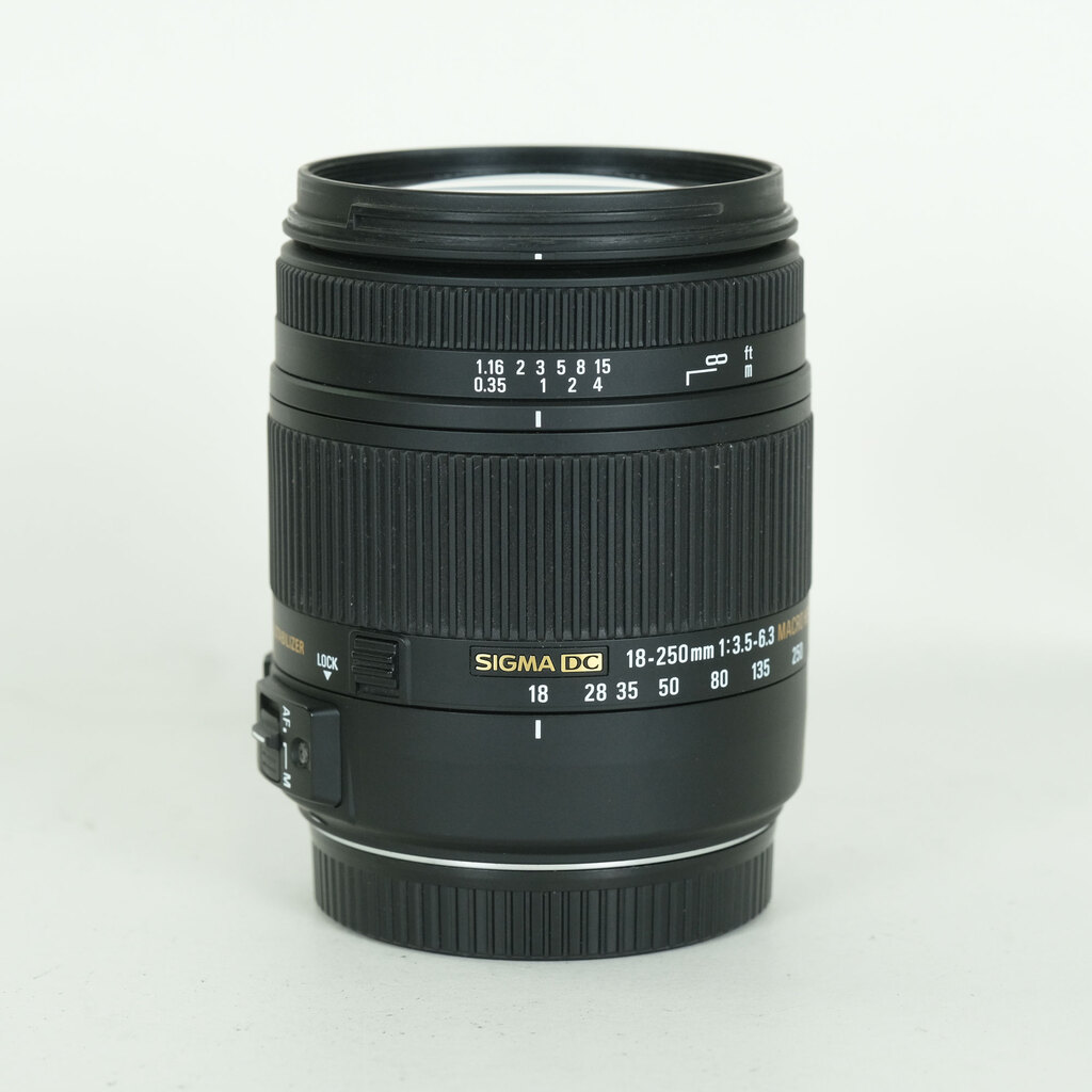 SIGMA 18-250mm F3.5-6.3 DC MACRO OS HSM (キヤノンEF用) SIGMA 18-250mm F3.5-6.3 DC MACRO OS HSM (キヤノンEF用)