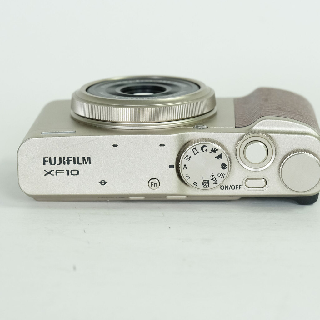 FUJIFILM XF10 シャンパンゴールド