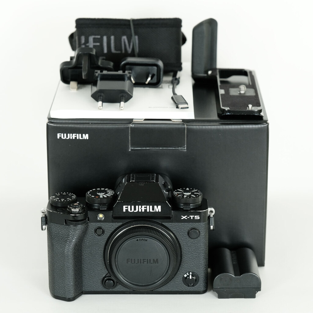 FUJIFILM X-T5