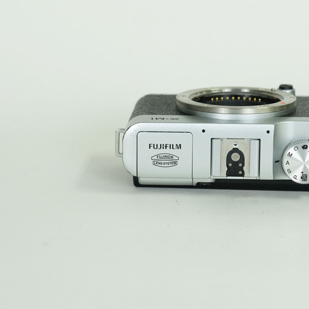 FUJIFILM X-M1 ボディ シルバー