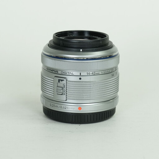OLYMPUS M.ZUIKO DIGITAL 14-42mm F3.5-5.6IIR シルバー OLYMPUS M.ZUIKO DIGITAL 14-42mm F3.5-5.6IIR シルバー