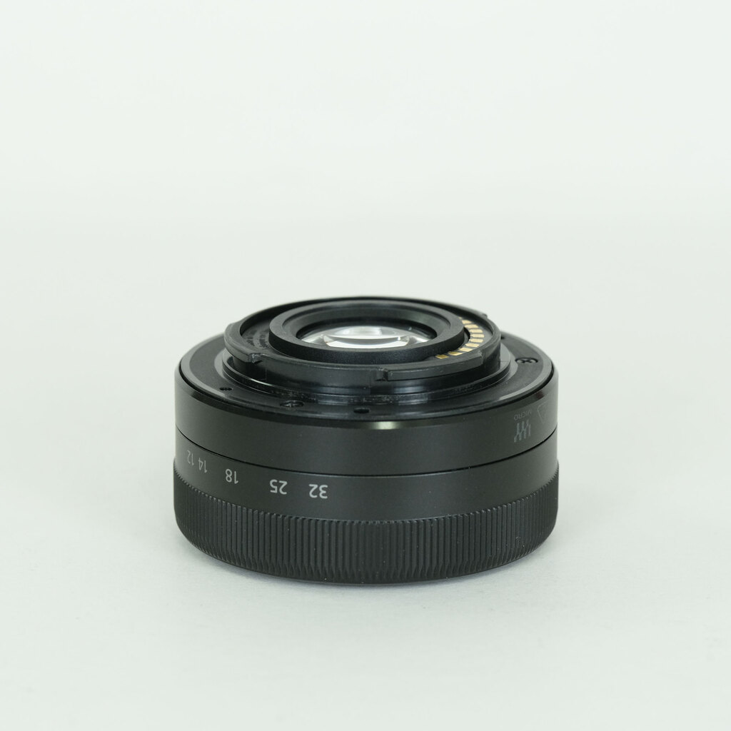 Panasonic LUMIX G VARIO 12-32mm / F3.5-5.6 ASPH. / MEGA O.I.S.