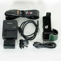 SONY α7RIV ボディ ILCE-7RM4A   【後期モデル 液晶下部にSONYロゴなし】