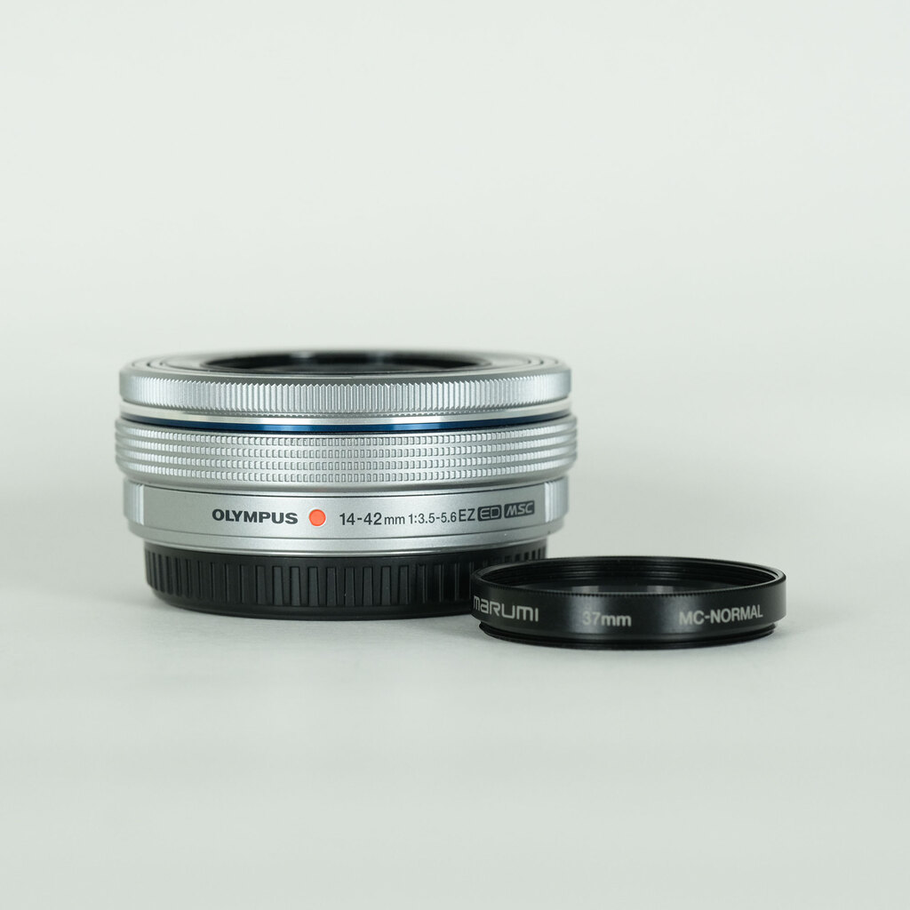 OLYMPUS M.ZUIKO DIGITAL ED 14-42mm F3.5-5.6 EZ シルバーの出品