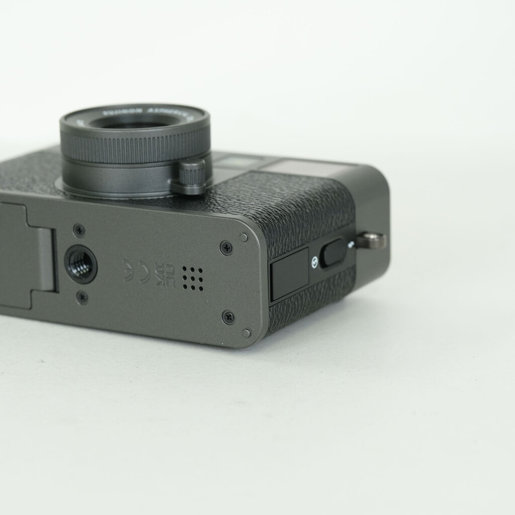 FUJIFILM X half X-HF1