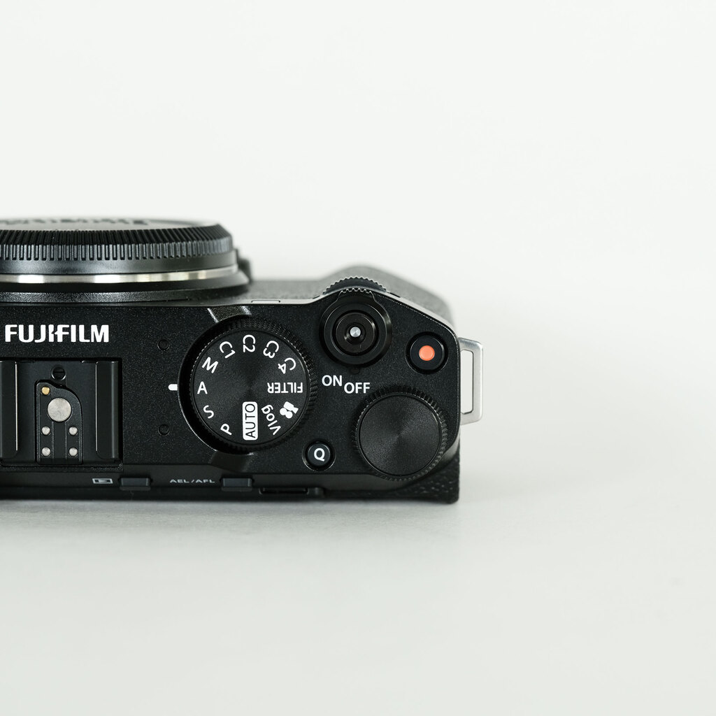 FUJIFILM X-M5