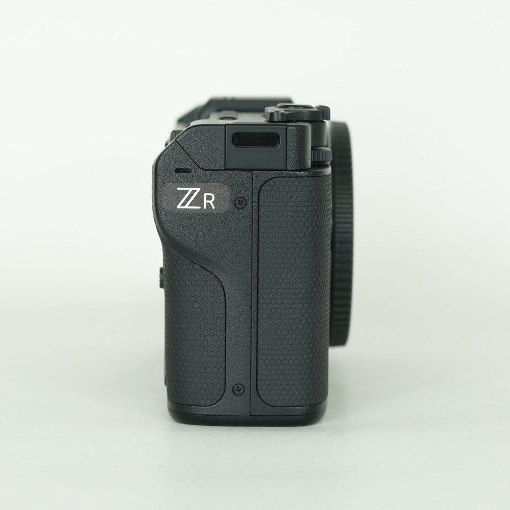 Nikon ZR [�{�f�B]