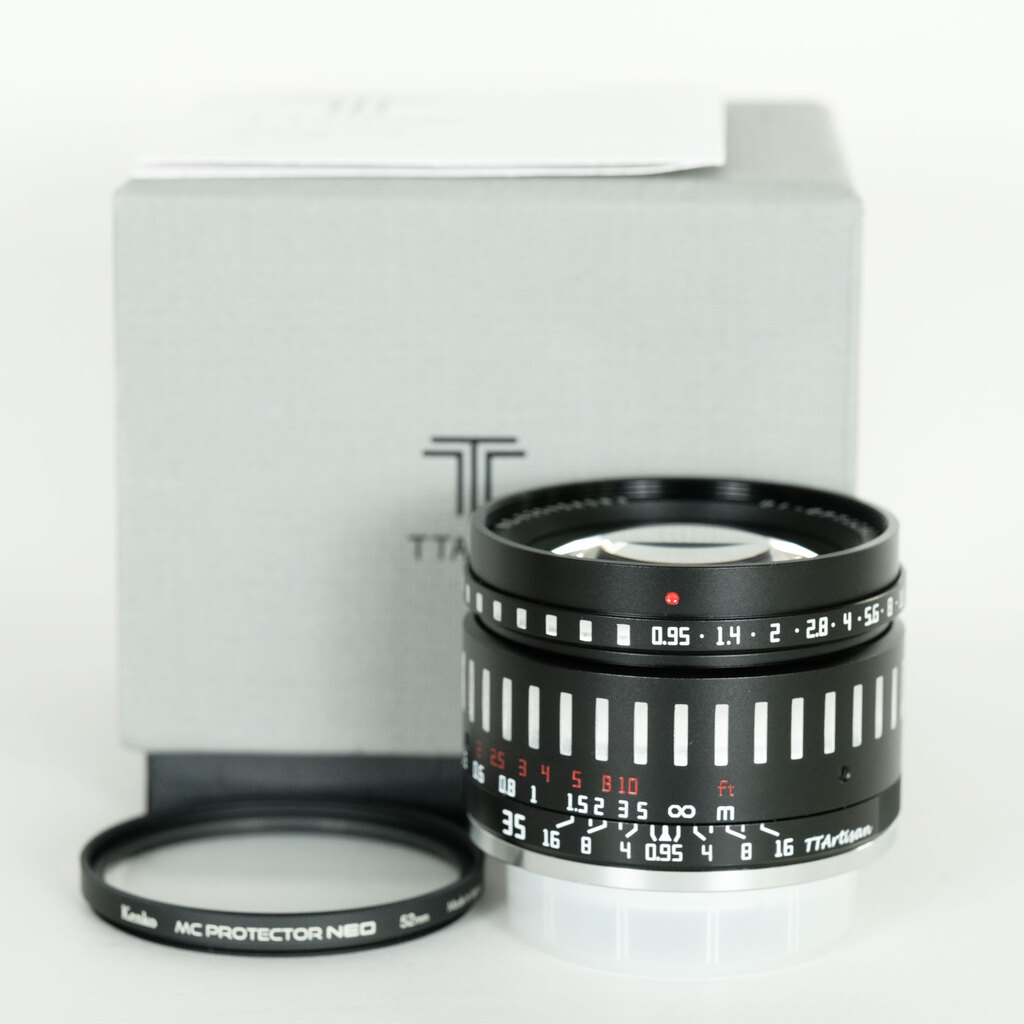 銘匠光学 TTArtisan 35mm F0.95 C (フジフイルムX用) ブラック×シルバー