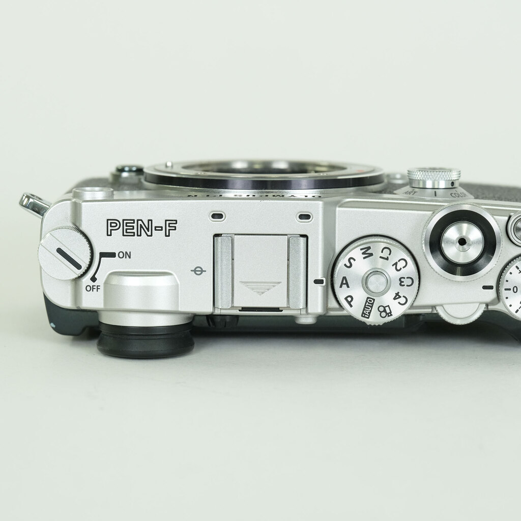 OLYMPUS PEN-F