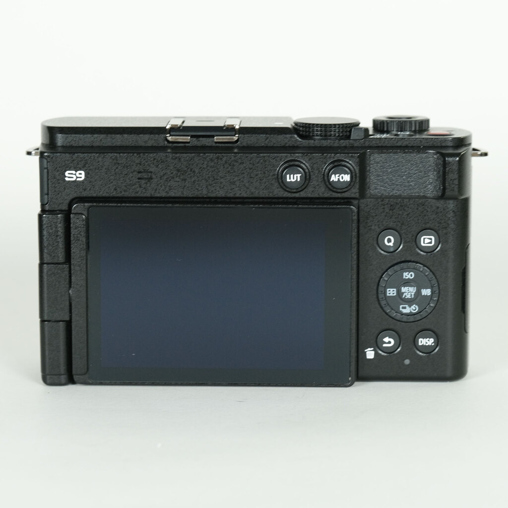 Panasonic LUMIX DC-S9 Panasonic LUMIX DC-S9