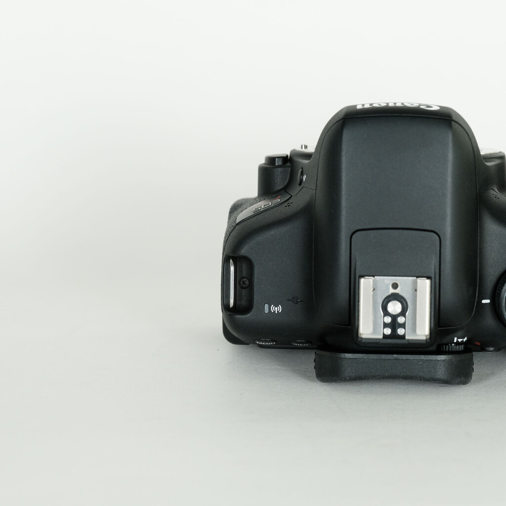 Canon EOS Kiss X8i Canon EOS Kiss X8i